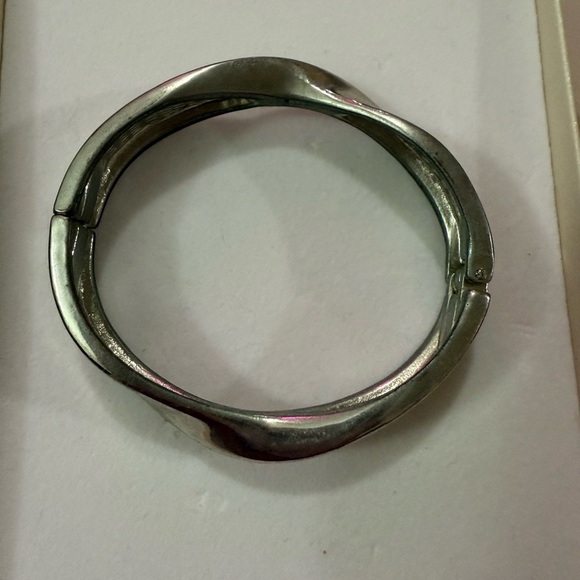 Elegant Silver Twist Bracelet - Picture 2 of 2